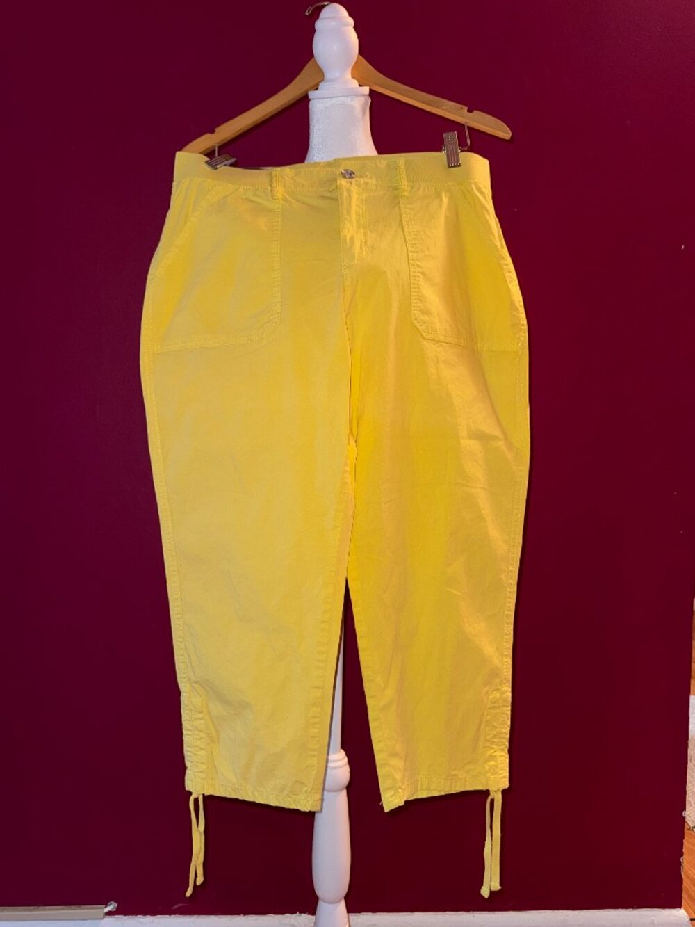 Style & Co Bright Yellow Capri Pants Size 14